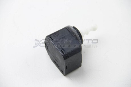 Коректор фари A3/A6/ASTRA/SPRINTER 01- HELLA 6NM008830601